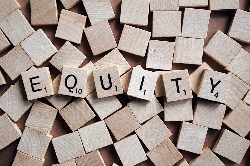equity-2355700_1920-1024x682